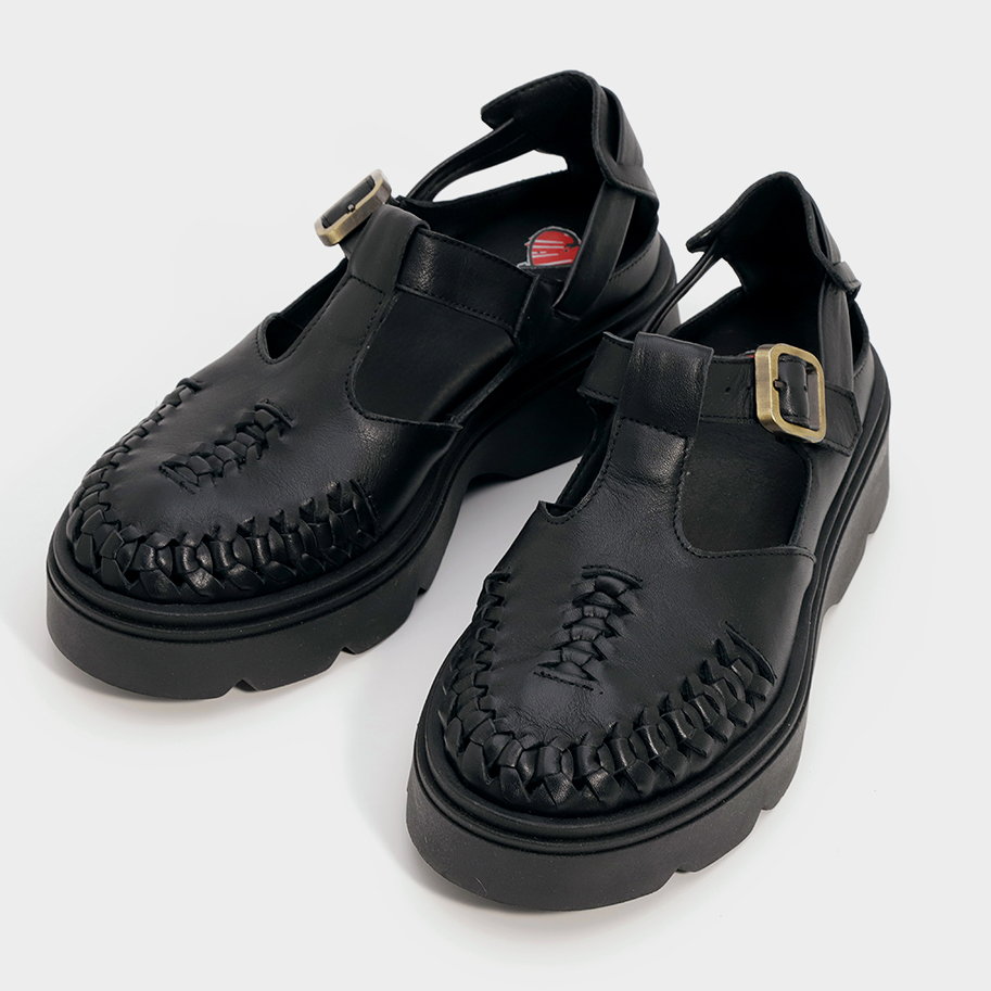 נעלי קאט אאוט קלועות – דגם קלי